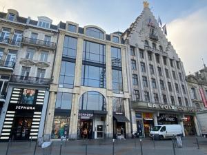 TOSTAIN & LAFFINEUR implante Louvre Banque Privée en plein centre de Lille