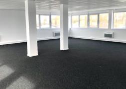 A louer entrepôt bureaux d'environ 615 m2 à Trith Saint Leger - Secteur Valenciennes