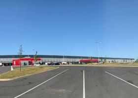 120 000 m2 d'entrepôt 120 000 m2 d'entrepôt