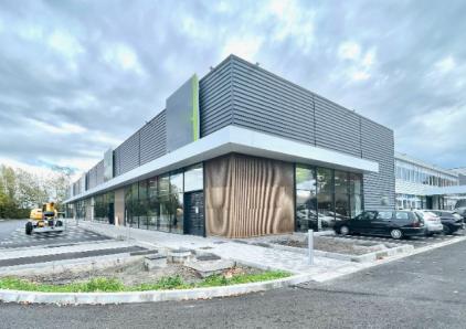 A louer entrepôt bureaux d'environ 615 m2 à Trith Saint Leger - Secteur Valenciennes
