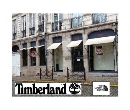Les enseignes Timberland et The North Face sur la place du Lion d'Or à Lille