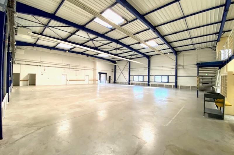 ENTREPOT DISPONIBLE A LA LOCATION -  846 m² - BREBIERES (DOUAI - LAUWIN PLANQUE )