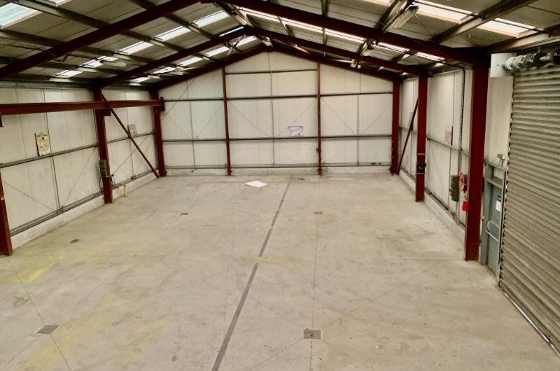 ACTIVITES - ENTREPOTS A VENDRE - 59148 - FLINES LEZ RACHES - SURFACE TOTALE : 2 250 m²