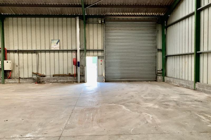 ACTIVITES - ENTREPOTS A VENDRE - 59148 - FLINES LEZ RACHES - SURFACE TOTALE : 2 250 m²