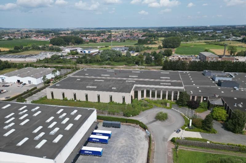 À vendre bâtiment industriel d'environ 12 000 m2 à Nieppe