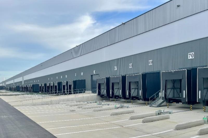 À louer entrepôt logistique 55 546 m² divisible  Cambrai (30 min de Lille)