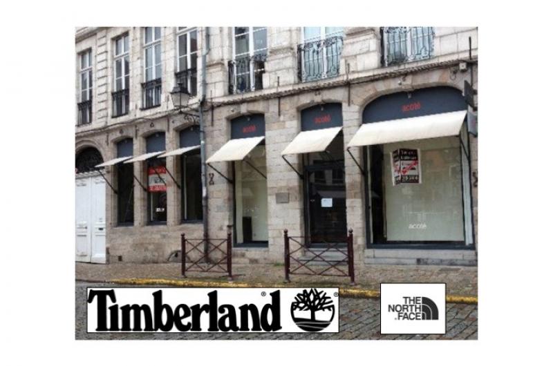 Les enseignes Timberland et The North Face sur la place du Lion d'Or à Lille