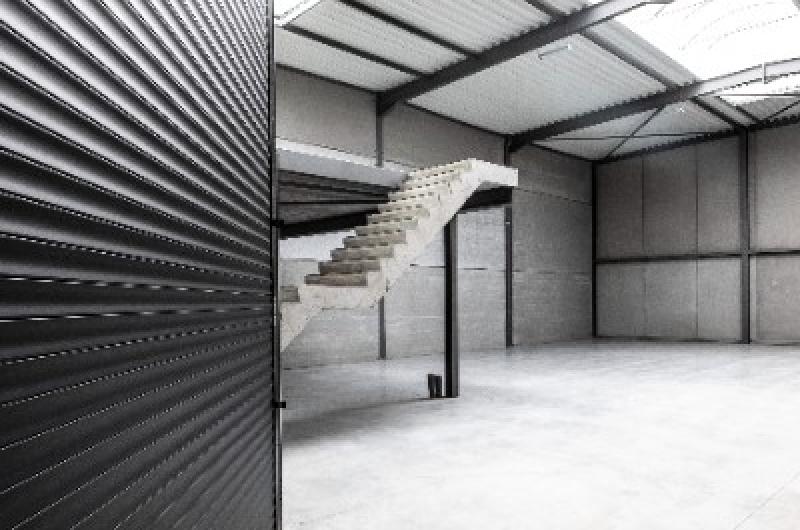 ACTIVITES - ENTREPOTS A LOUER - SECLIN - 4500 m² divisibles à partir de 416 m²