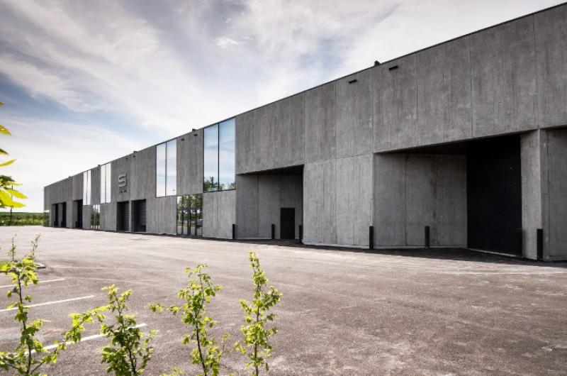 ACTIVITES - ENTREPOTS A LOUER - SECLIN - 4500 m² divisibles à partir de 416 m²