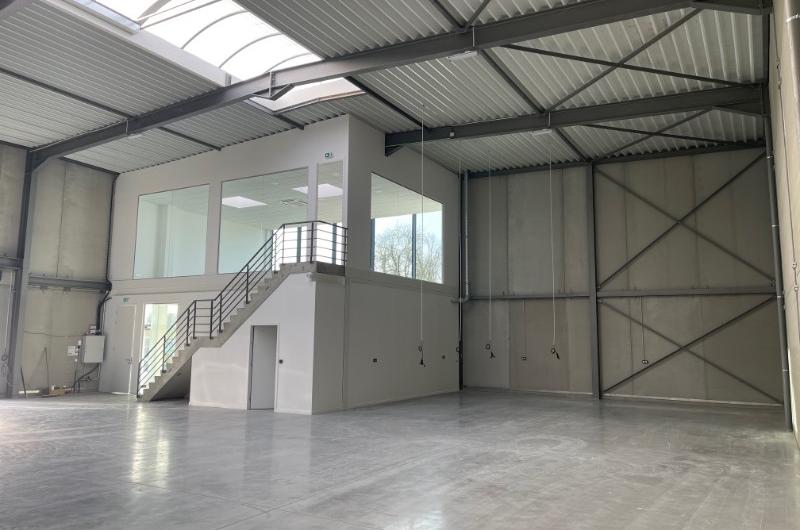ACTIVITES - ENTREPOTS A LOUER - SECLIN - 4500 m² divisibles à partir de 416 m²